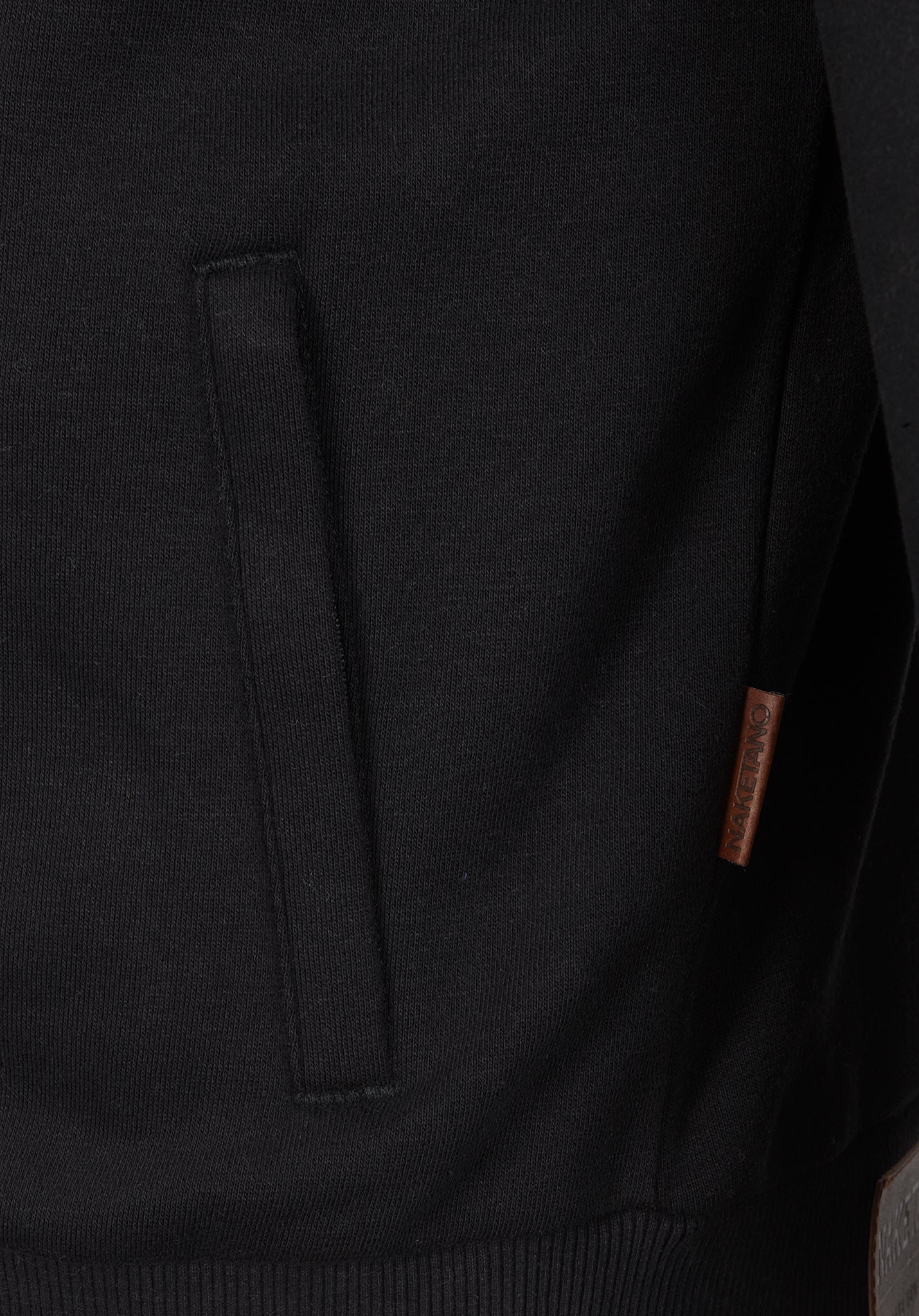 Ivic 20 - Black